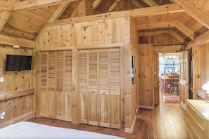 4 Schlafzimmer, Schreibtisch, Reisekinderbett, kostenloses WLAN