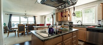 Large Lakefront Home on Lake Como - Private Pier!