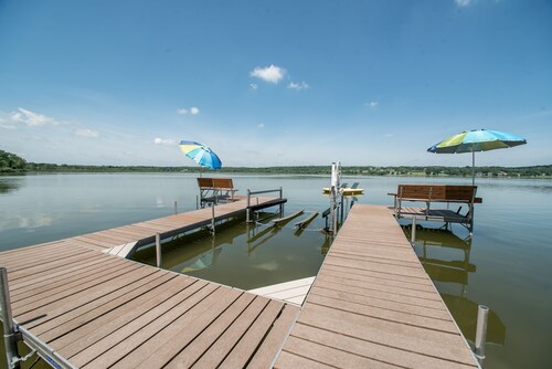 Large Lakefront Home on Lake Como - Private Pier!