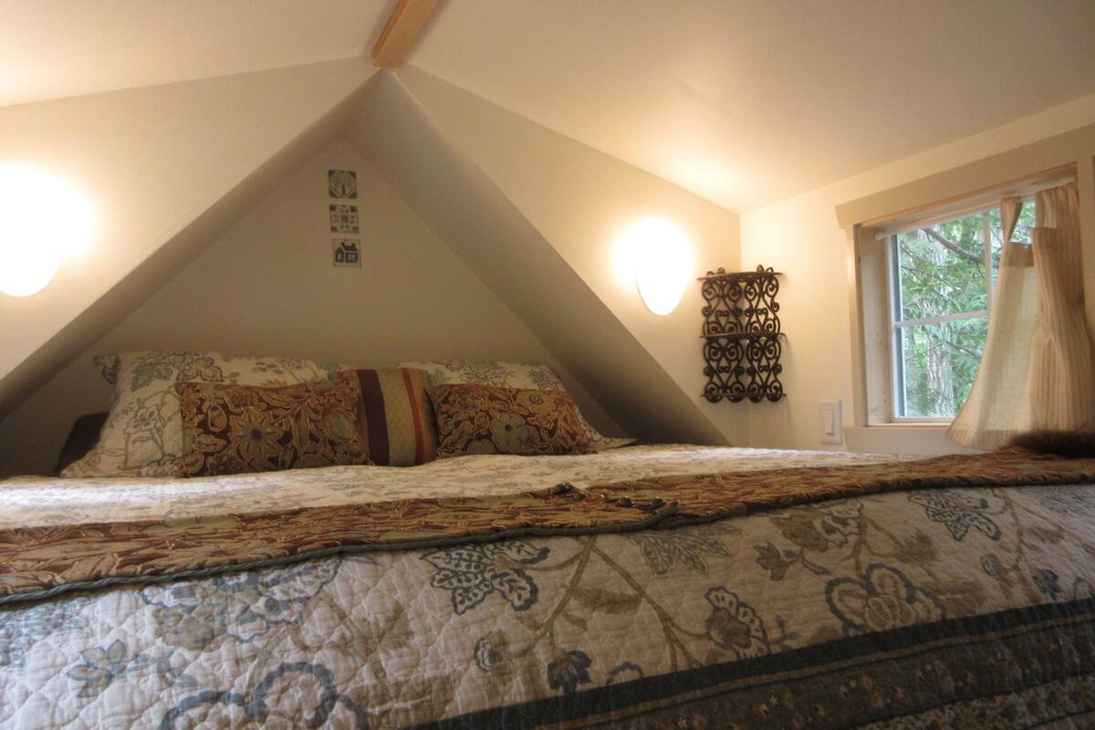 Studio Basic | 1 kamar tidur, setrika/meja setrika, Wi-Fi gratis, dan seprai linen