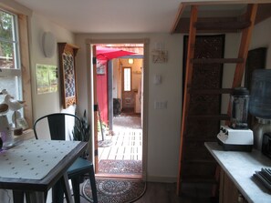 Estúdio básico | Cozinha privada | Cafeteira/chaleira, chaleira elétrica