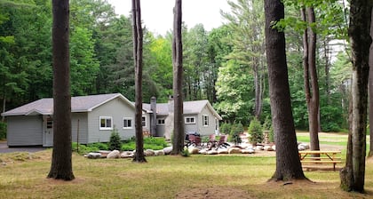 Beautiful Home in the Woods on Bike Trail