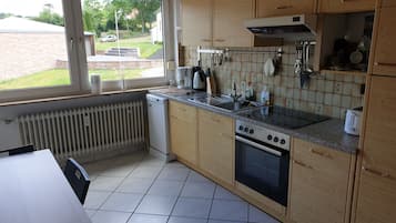 Frigorifero, forno, piano cottura, lavastoviglie