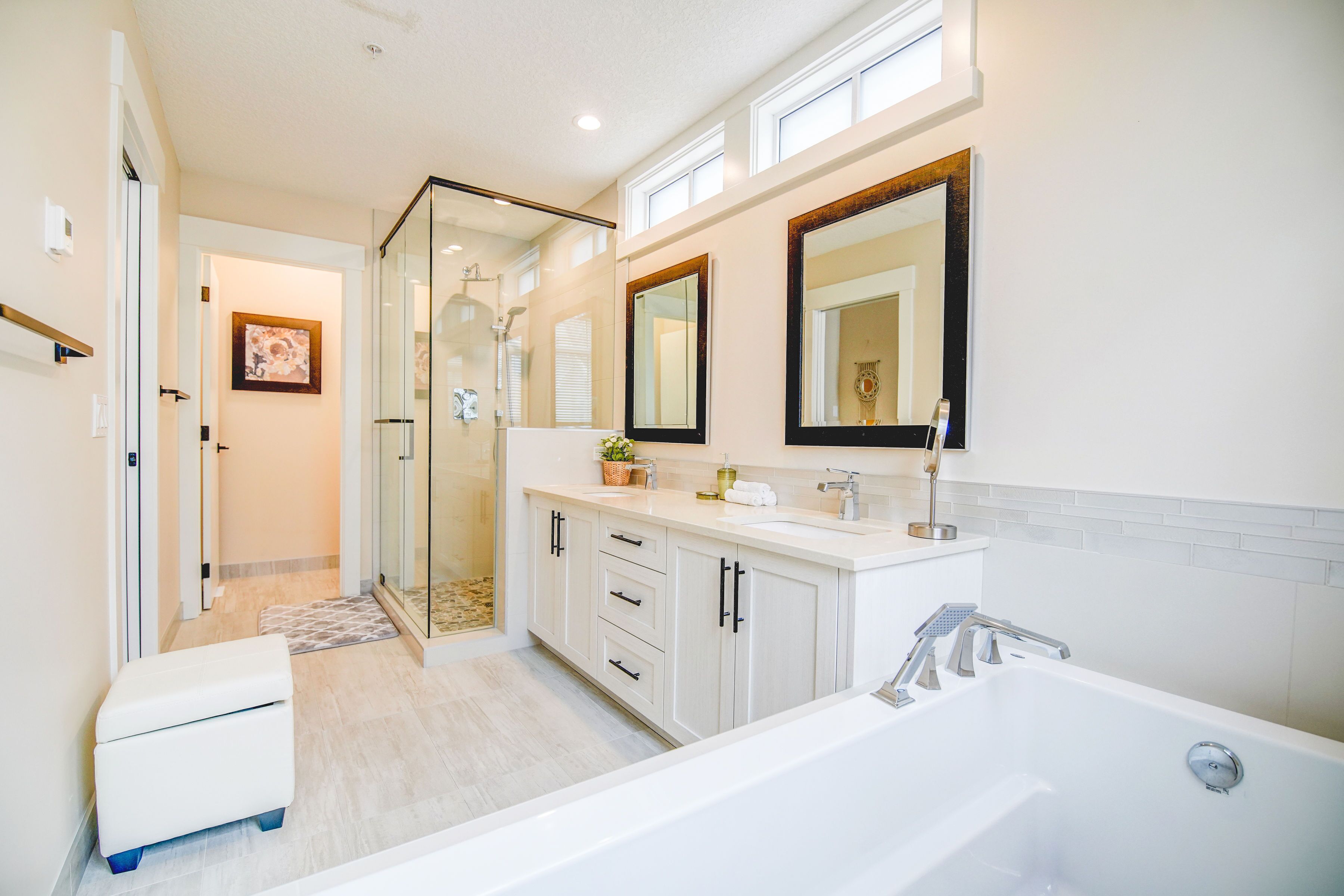 Combined shower/bathtub, hair dryer, towels, soap