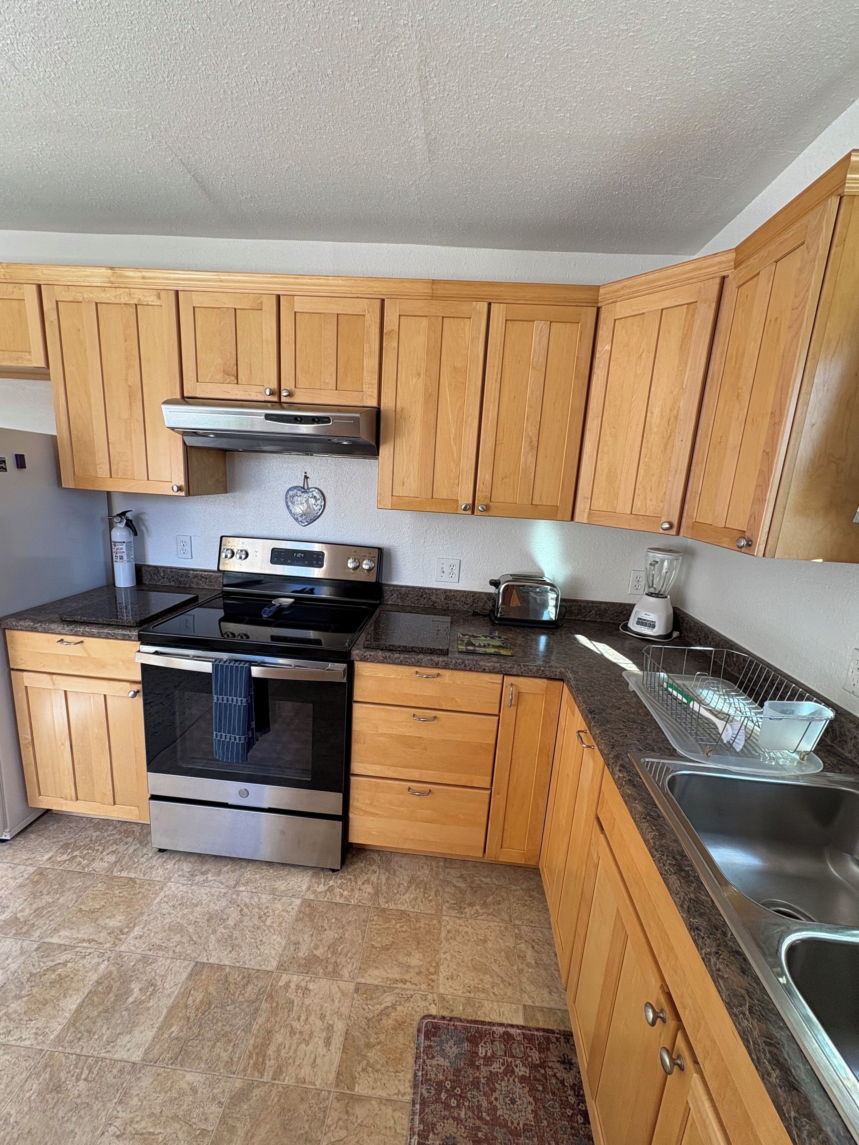 Refrigerador, horno, parrilla de estufa y lavavajillas 