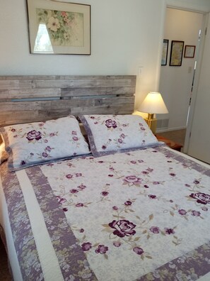 3 habitaciones, escritorio, tabla de planchar con plancha y wifi gratis