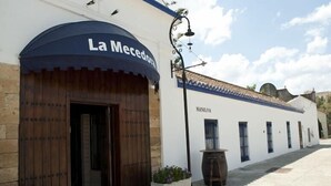 A building with a sign reading "La Mecedora." - Hotel Restaurant la Mecedora (Manilva)