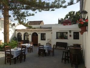 Outdoor dining - Hotel Restaurant la Mecedora (Manilva)