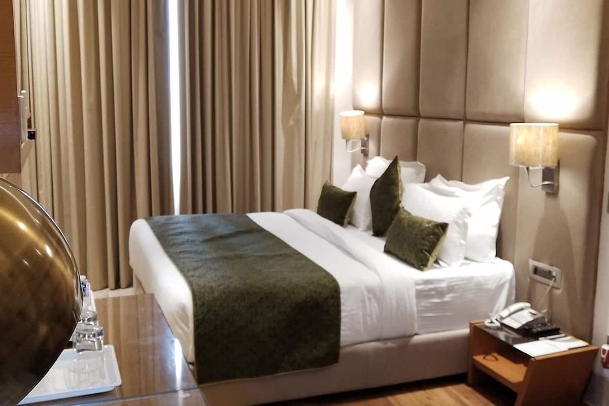 1 bedroom, in-room safe, iron/ironing board, free WiFi