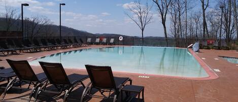 Piscine couverte, piscine extérieure