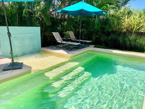 Villa Iguana ,4 bedrooms, pool, includes golf cart, near the beach