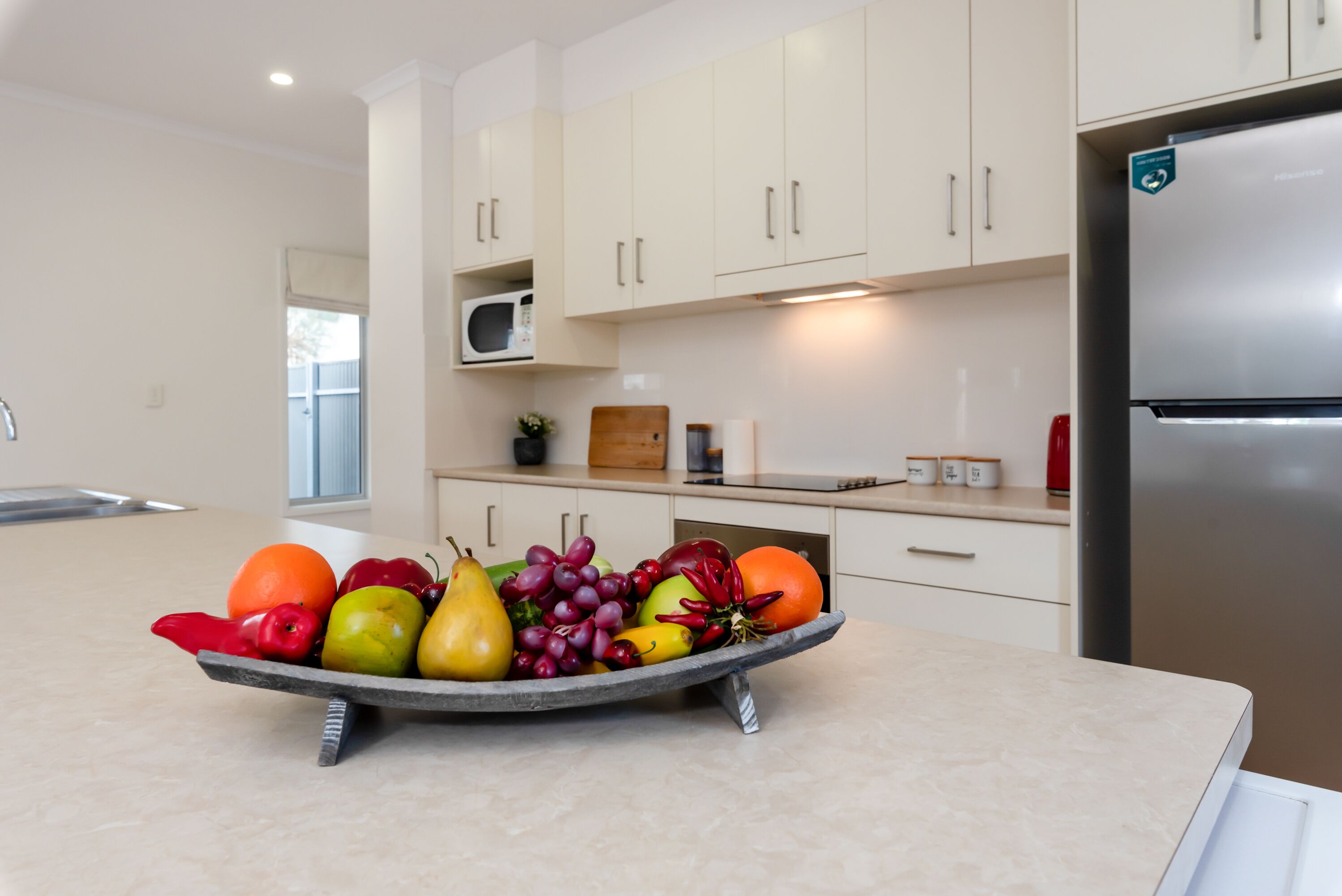 Køleskab, mikrobølgeovn, ovn, kogeplade