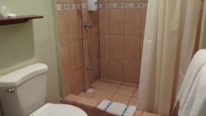 Shower, towels - Hotel Savannah (Sardinal)
