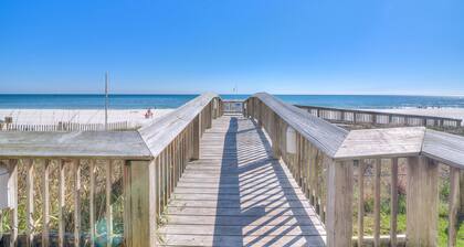 Uima-altaan retriitti ja näköala lahdelle