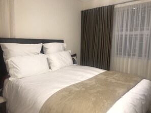 2 bedrooms, WiFi - @ home. Perfect neat home for both visitors to Johannesburg and locals (Northriding, Johannesburg)
