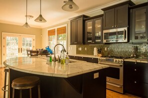 Fridge, microwave, oven, stovetop - Large bright 4 BR home in Southend (Charlotte)