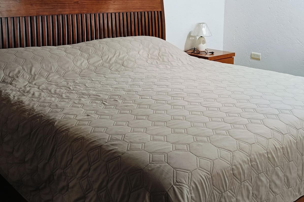 Cubrecamas, decoración personalizada y muebles diferentes