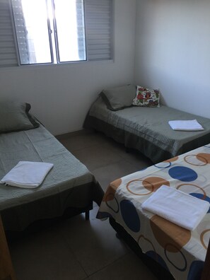 3 bedrooms, iron/ironing board, WiFi, bed sheets - Home season Vitor Gil (Olímpia)