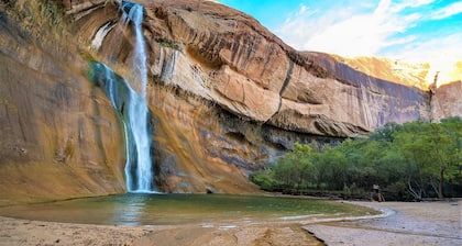 Red Rock Ranch Log Cabin: Groß, voll möbliert, 5 Bdr, für 12, 3 Ebenen