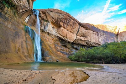 Red Rock Ranch Log Cabin: Large, Fully Furnished, 5 Bdr, sleeps 12, 3 levels