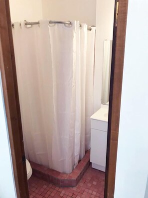 Dusche, Haartrockner, Handtücher, Seife