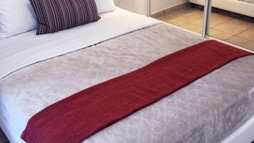 2 dormitoris, planxa i posts de planxar, wifi i roba de llit