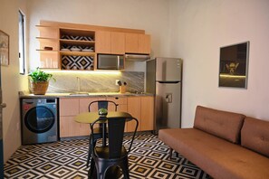 Full-size fridge, microwave, oven, blender - Casa Blanco by Barrio Mexico (Guadalajara)