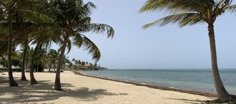 Condo with King Size Bed, near Downtown, with Ocean Views, AC, and Secured.