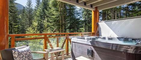 Tina de hidromasaje al aire libre