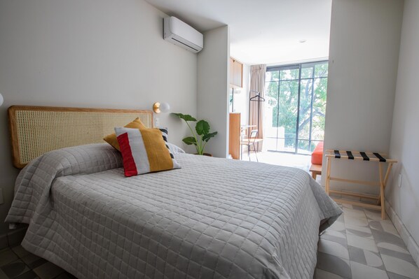 Superior Room (Studios 4 - 8 - 9 - 10) | Premium bedding, down duvets, individually decorated