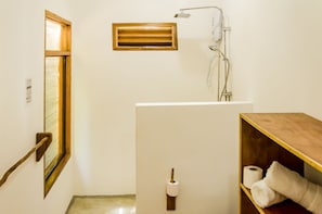 Articles de tocador gratuïts i assecador de cabells 