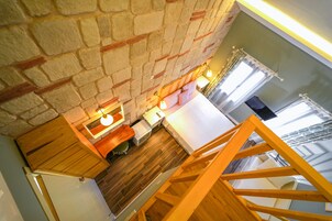 Habitación cuádruple Deluxe | Sábanas de algodón egipcio, ropa de cama de alta calidad, minibar