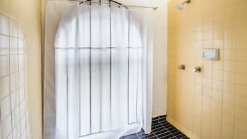 Family Room | Bathroom | Shower, towels