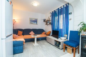 Living room | DVD player - Apartments Jakov (Supetar)