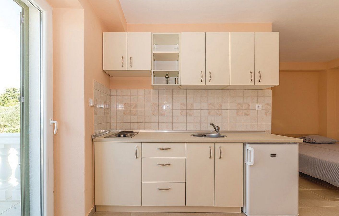 Private kitchen | Fridge, stovetop, cookware/dishes/utensils, freezer