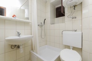 Salle de bain | Douche, séchoir à cheveux