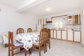 Cuisine privée | Réfrigérateur, four à micro-ondes, un four, surface de cuisson