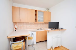 Studio (A1) | Eigene Küche | Kühlschrank, Herdplatte