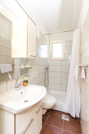 Badezimmer | Dusche, Haartrockner