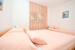 Free WiFi, bed sheets