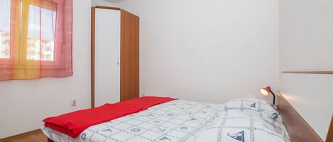 Free WiFi, bed sheets