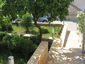 Apartment (A2) | Garden