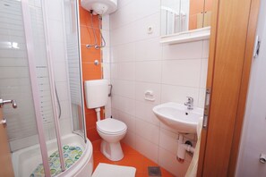 Apartment (A2) | Bathroom