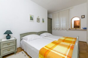 Iron/ironing board, free WiFi, bed sheets - House Jadranka (Supetar)