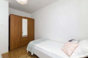 Strykejern/-brett og sengetøy