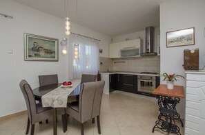 Cozinha privada | Geladeira, micro-ondas, cooktop, cafeteira/chaleira