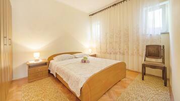 Apartment (A1) | 3 bedrooms, iron/ironing board, free WiFi