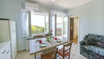 Cozinha privada | Geladeira, micro-ondas, cooktop, máquina de café expresso