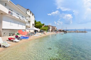 Beach nearby - Apartments Zanet (Dugi Rat)