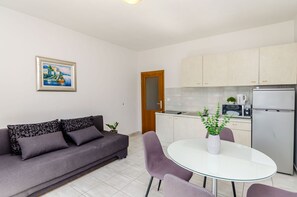 Apartment (A1) | Dining
